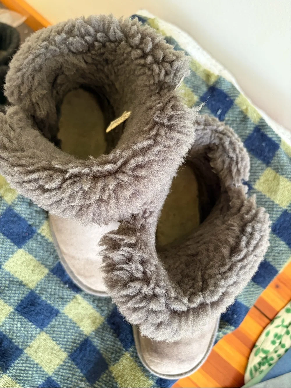 UGG Mini Bailey Button Grey Sheepskin Suede Boots Women's Size 7